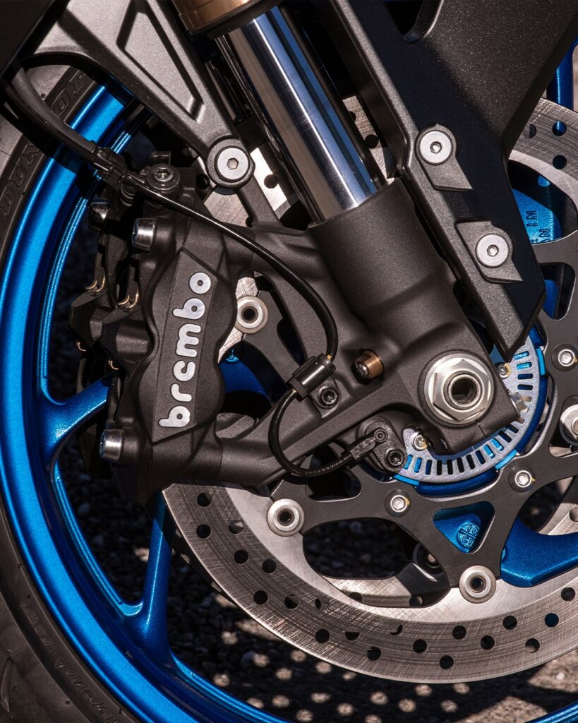 Flers Moto Axxe le spécialiste de la vente et de la réparation 2 roues moto scooter concessionnaire Kawazaki et Suzuki