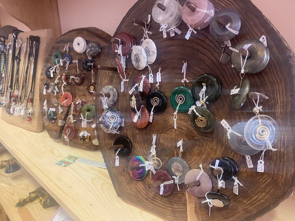 Au Royaume des Cristaux, bijoux cristaux et minéraux, du bien-être par la lithothérapie à Falaise