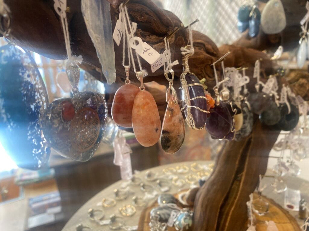Au Royaume des Cristaux, bijoux cristaux et minéraux, du bien-être par la lithothérapie à Falaise