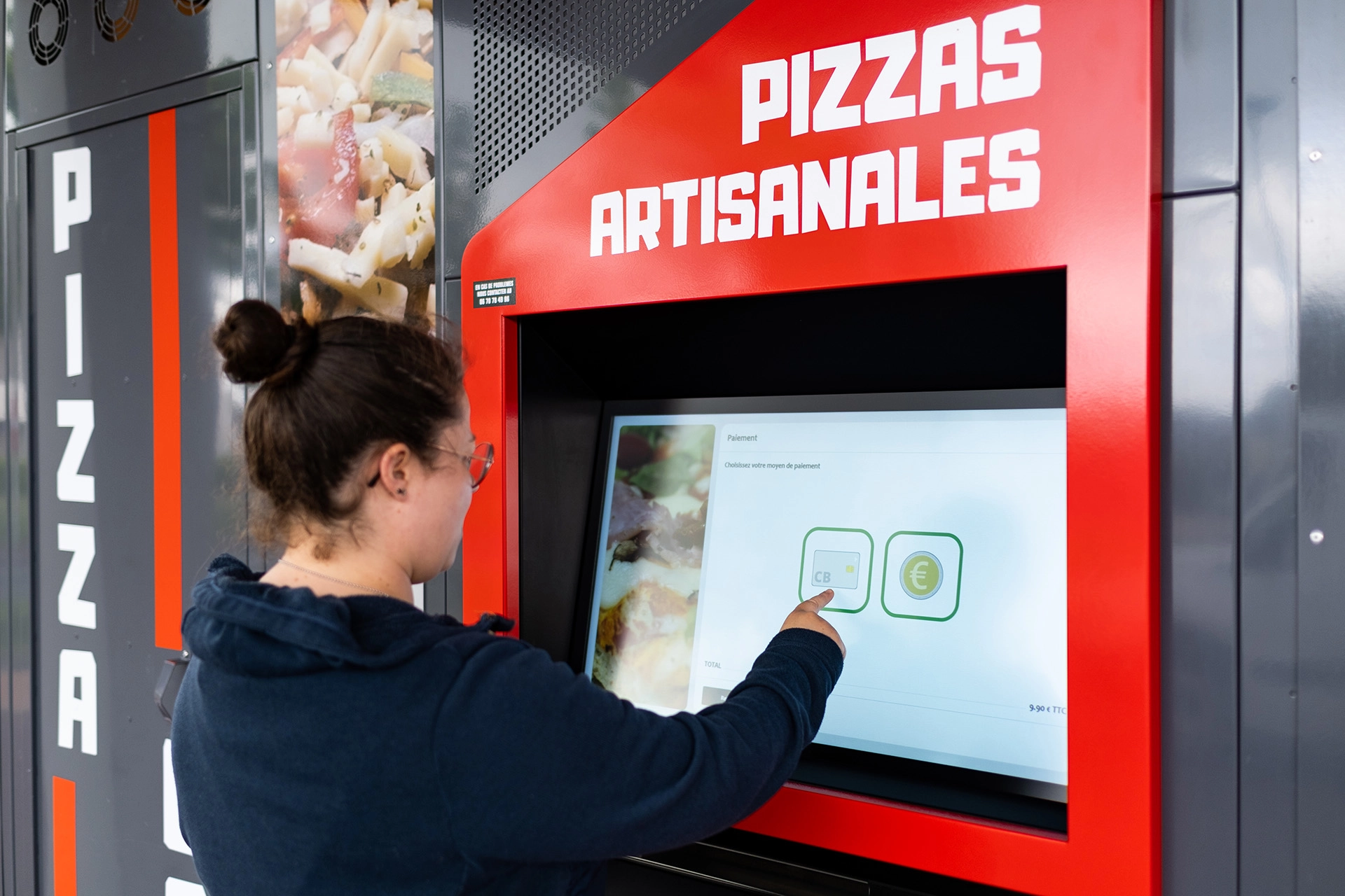 Pizza Casa c'est 2 distributeurs automatiques de pizzas artisanales dans les villes de Falaise et Trun, ainsi qu'un restaurant