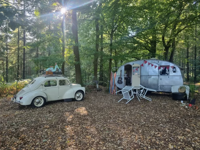 La Bulle du Temps à Perrou, camping boutique minigolf vintage bar caravanes retro. Anciennement camping la belle arrivée.