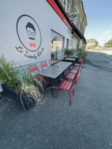 Le Twenty à Rânes : bar tabac PMU CBD jeux et restauration rapide avec ses nombreuses pizzas sur place et à emporter !