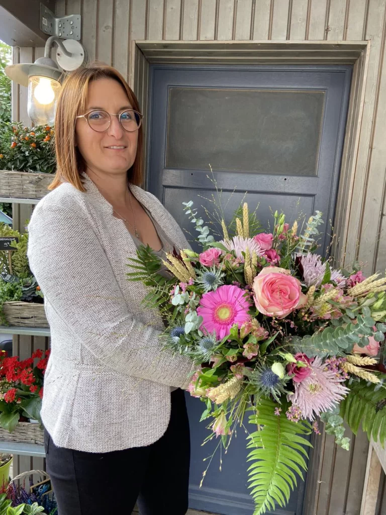 L'Amaryllis à Écouché-les-Vallées est artisan fleuriste spécialisée dans les compositions de mariage, mais aussi anniversaires, deuils, événements divers.