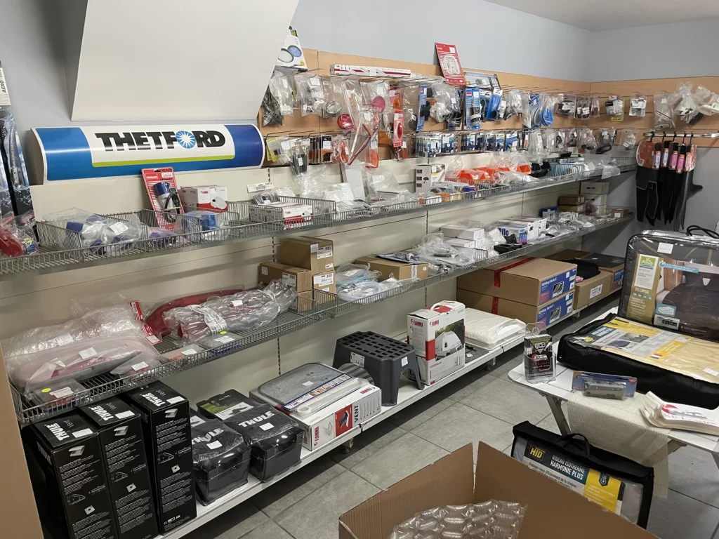 XB Loisirs près de Vire, le spécialiste de l'entretien, l'aménagement, la vente et la pose d'accessoires pour votre camping car.