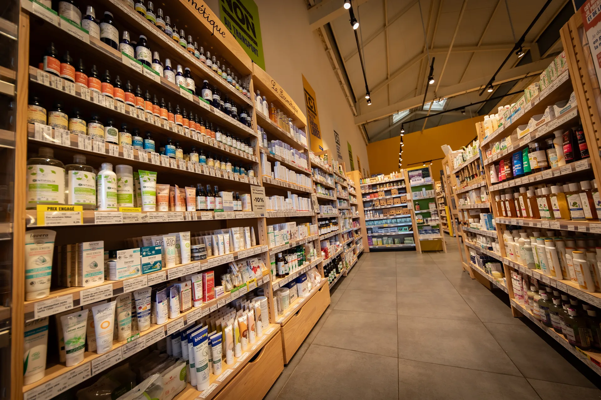 Magasin Bio à Falaise 14700 : la biocoop propose une épicerie, des produits frais, du vrac, des cosmétiques, des fruits et légumes, respectueux de l'environnement.