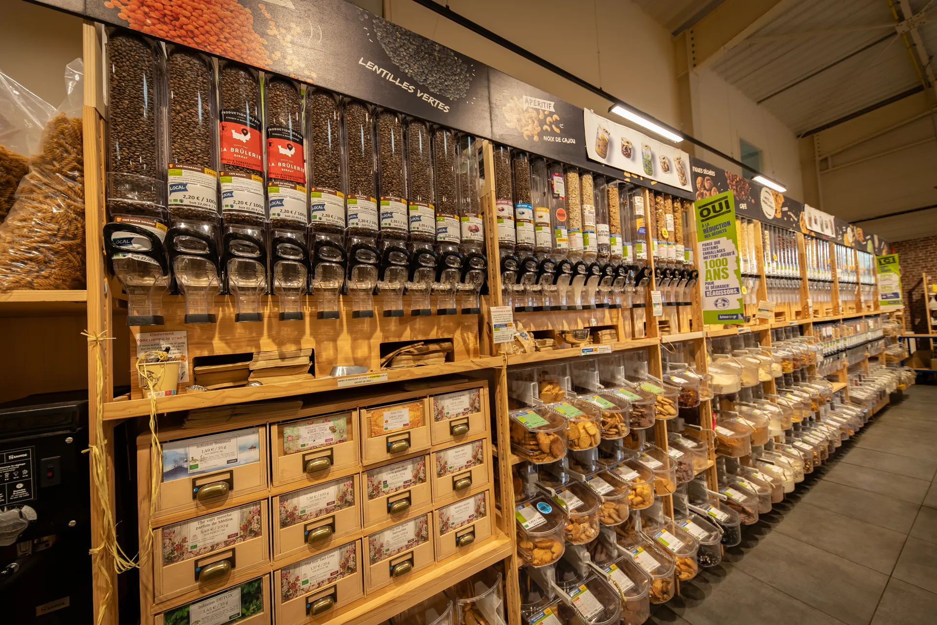 Magasin Bio à Falaise 14700 : la biocoop propose une épicerie, des produits frais, du vrac, des cosmétiques, des fruits et légumes, respectueux de l'environnement.