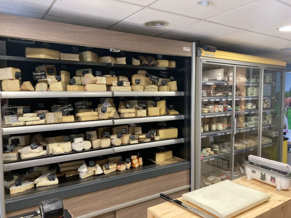Succombez à la tentation : les fromages vous attendent chez Mélanie, à Écouché les Vallées