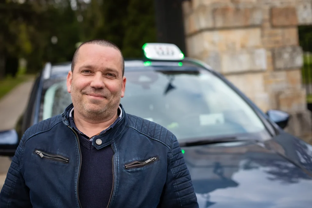 Abis Taxis : Réserver un taxi professionnel pour les bagnoles de l'Orne et les Rives d'Andaine.