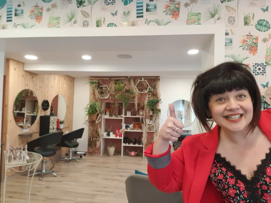 Nadège votre coiffeuse à la lande patry dans votre salon de coiffure Nad Coiff