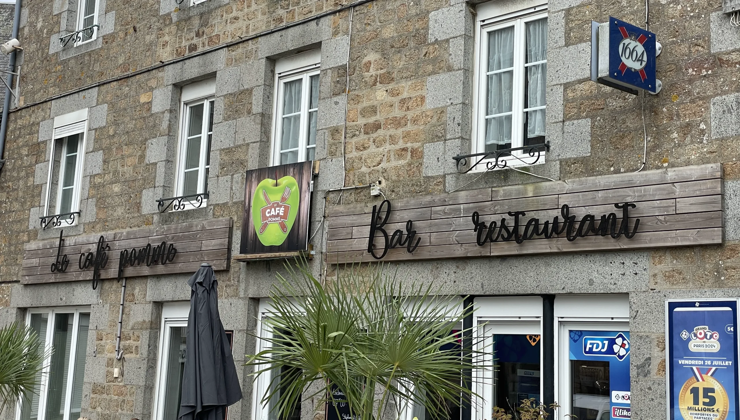 Une équipe passionnée et souriante pour un accueil parfait