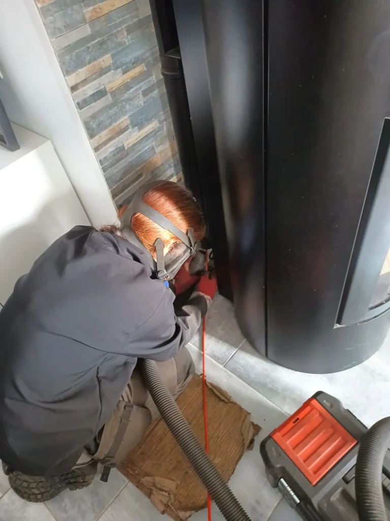 Ramonage cheminée par SARL Ramoneurs Normands à Flers