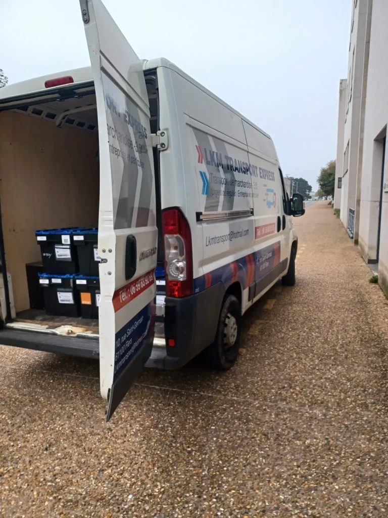 Camionnette LKM Transport Express en livraison à Flers
