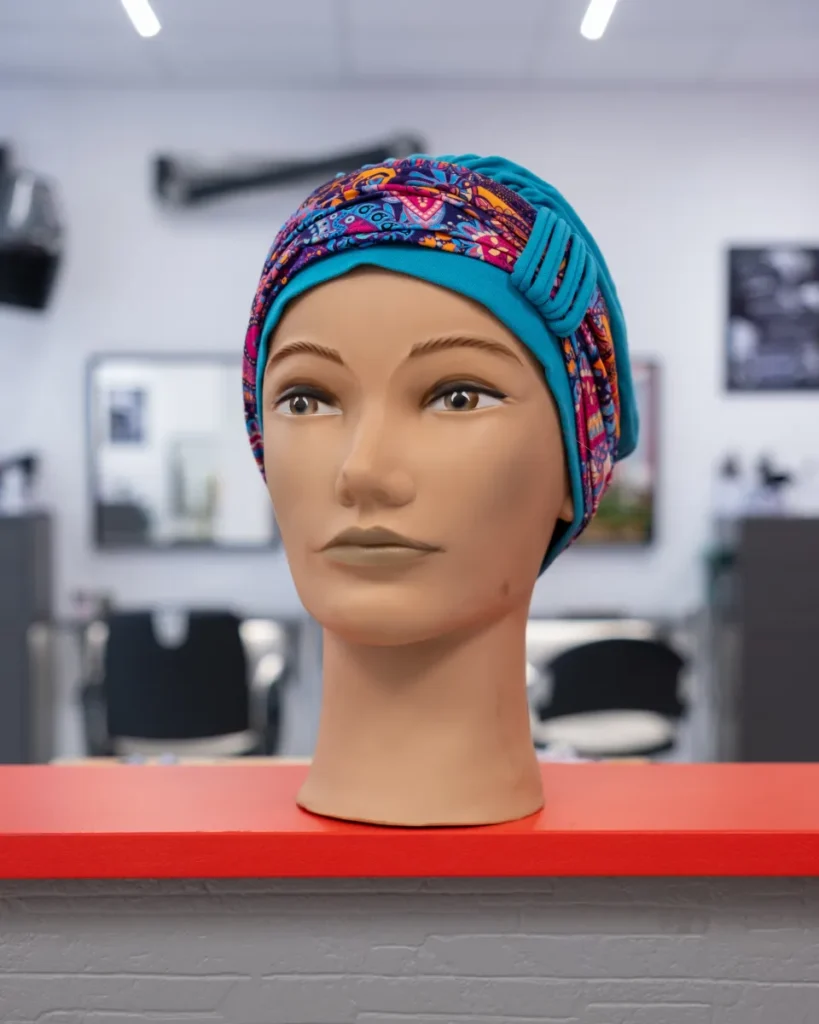 Prothèse perruque capillaire au salon de coiffure Art et Couleurs à Falaise