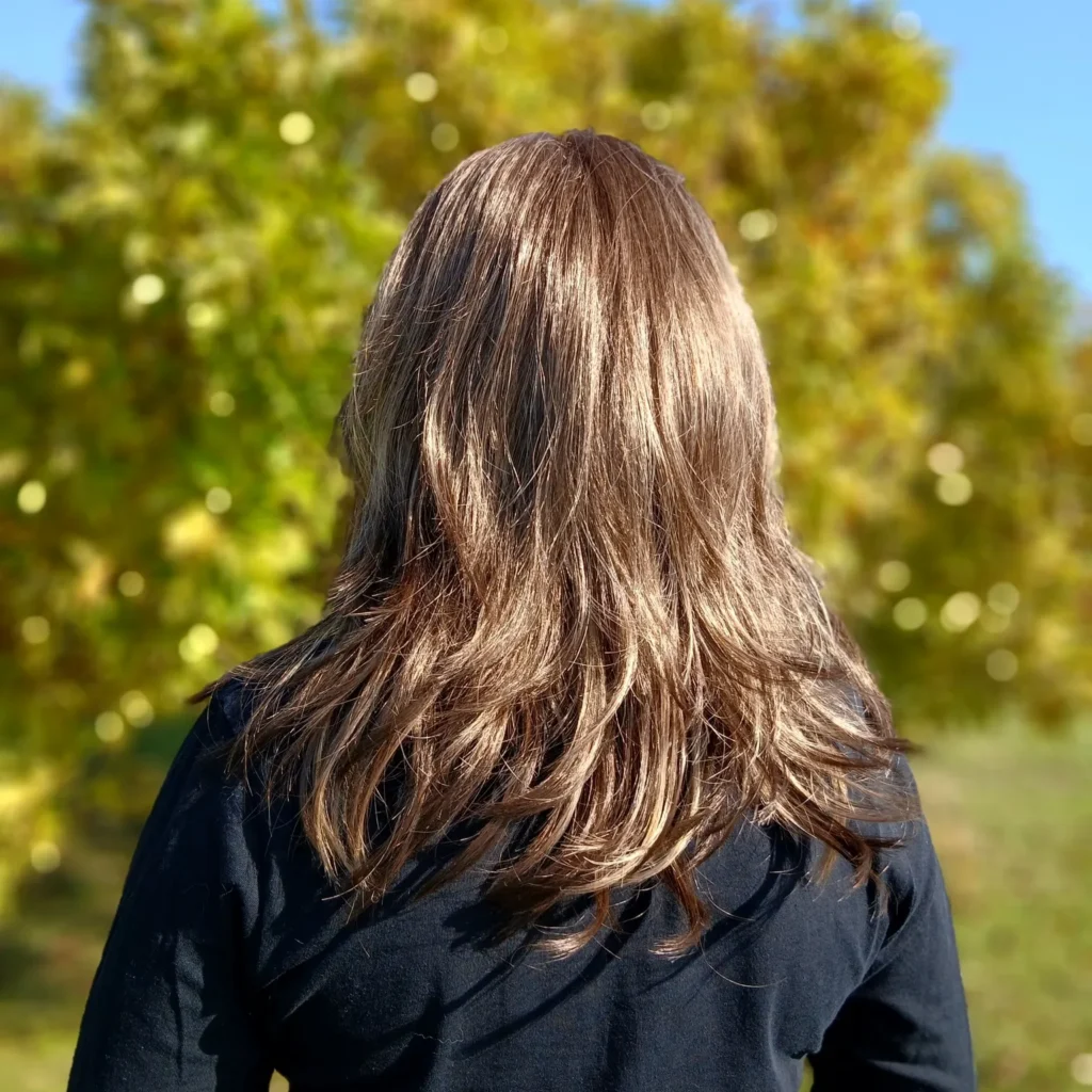 Prothèse perruque capillaire au salon de coiffure Art et Couleurs à Falaise