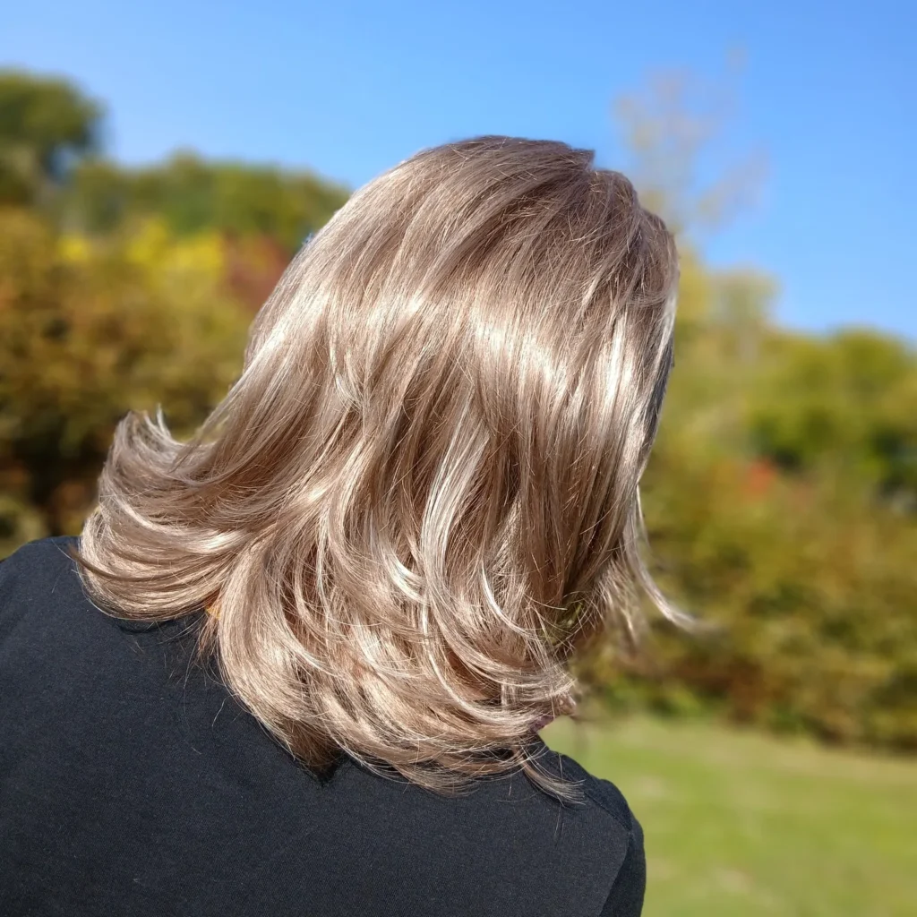 Prothèse perruque capillaire au salon de coiffure Art et Couleurs à Falaise