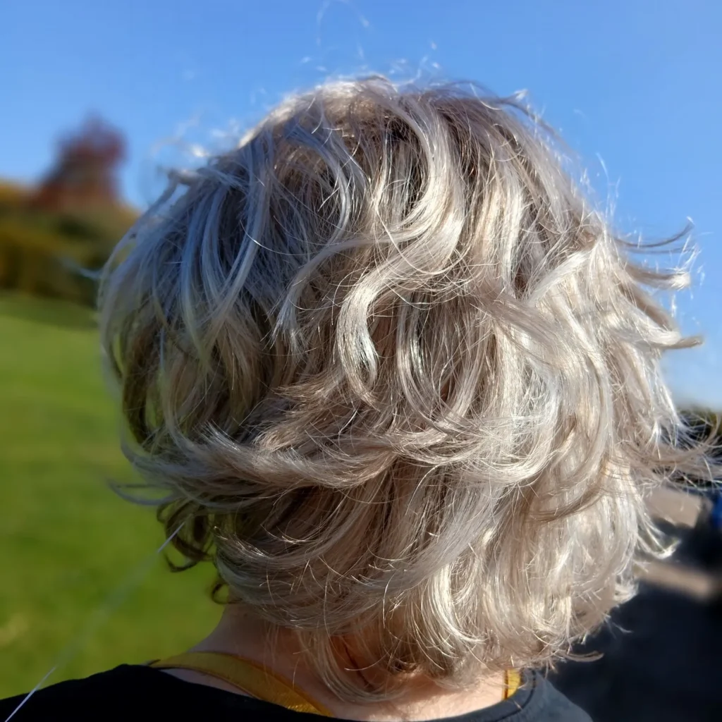 Prothèse perruque capillaire au salon de coiffure Art et Couleurs à Falaise